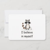 自信のあるアライグマのウッドランド動物確認カード 招待状 (正面)