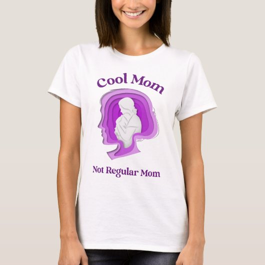 自信のあるママのための - 普通のママじゃない Tシャツ (正面)