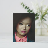 自信のある若い女性 ポストカード (スタンド正面)