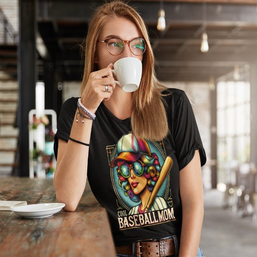 自信を持った女性:最高の野球の母親 Tシャツ