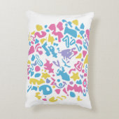 自信を持って屈するヘッドフォンを持つリラックス女の子 アクセントクッション (裏面(縦))