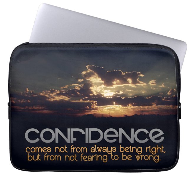 「自信」感動的引用文 ラップトップスリーブ (正面)