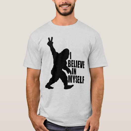 自分おもしろいの中でビグフ信じトI Tシャツ (正面)