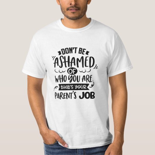 自分が誰かで恥ずかしいと思うな、それは親の仕事だから Tシャツ (正面)
