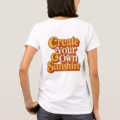 自分だけの陽気なレトロデザイン Tシャツ (裏面)