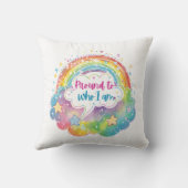 自分であることに誇りを持とう レインボーアート セルフラブ プライド ギフト クッション (裏面)