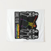 自分でハロウィーンのダビングのスケルトンになろうかと思う タペストリー (正面(横))