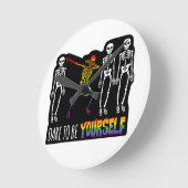 自分でハロウィーンのダビングのスケルトンになろうかと思う ラウンド壁時計 (傾斜)