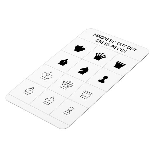 自分で切り抜いたチェスの駒を作る マグネット (左側)