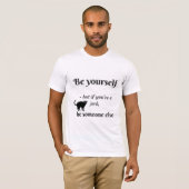 自分で猫のおもしろい男のTシャツを着て Tシャツ (正面フル)