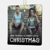 自分に小さな不気味クリスマスフォトを持っている セラミックオーナメント (左)