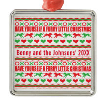 自分に毛皮の小さなクリスマスドッグを持っている