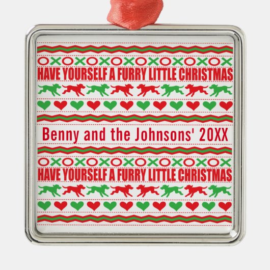 自分に毛皮の小さなクリスマスドッグを持っている メタルオーナメント (正面)