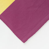 自分のコートの腕の金ゴールドの真珠 フリースブランケット (角)