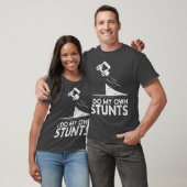 自分のスタントゴルフカートのおもしろい骨折を行う Tシャツ (ユニセックス)