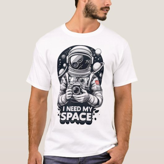 "自分のスペースが欲しい" グラフィック Tシャツ (正面)
