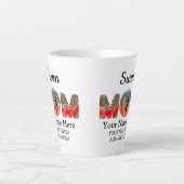 自分のスポーツママ写真コラージュのママを作成する カフェラテマグ (正面)