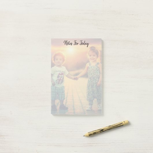 自分のノートを作成する完全な家族写真 ポストイット (デスク上)