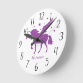 自分のパープルユニコーンのラウンドクロックをパーソナライズ ラウンド壁時計 (傾斜)
