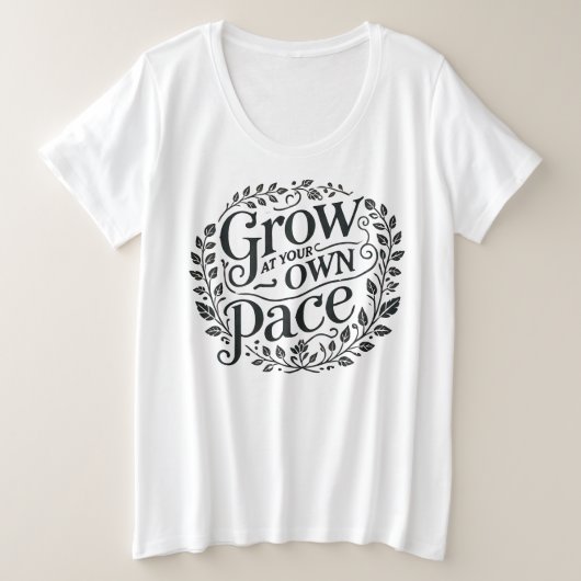 自分のペースで成長するサイズの女性のティー プラスサイズTシャツ (デザイン正面)