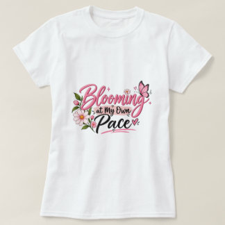 自分のペースで花開くインスピレーション 女性用 Tシャツ
