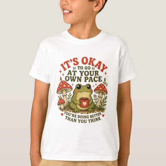 自分のペースで進めばいい – かわいいカエルの自分時間 Tシャツ (正面)