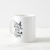 自分のペースを見つけて、夢を生きよう コーヒーマグカップ (正面左)