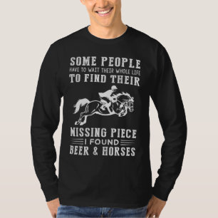 自分の作品恋しく思を見つける:ビール、馬、馬 Tシャツ