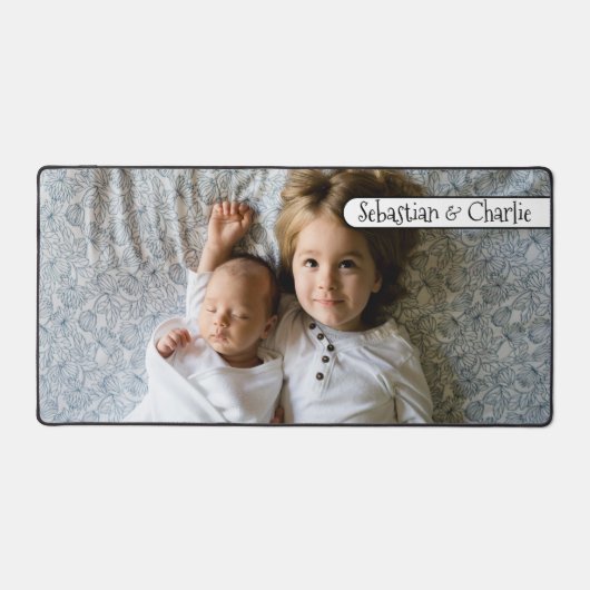 自分の写真をアップロードする追加文字 パーソナライズされた デスクマット (正面)