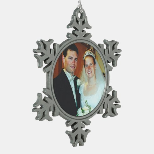 自分の写真を追加するスノーフレークオーナメント スノーフレークピューターオーナメント (左)