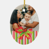 自分の写真を追加する赤と白のオーナメント セラミックオーナメント (正面)