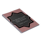 自分の前に他の人を置くビジネス手帳。 ノートブック (右側)