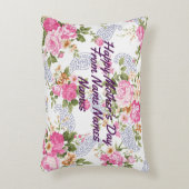 自分の単語のカスタマイズ文字ピンクフローラ アクセントクッション (正面(垂直))