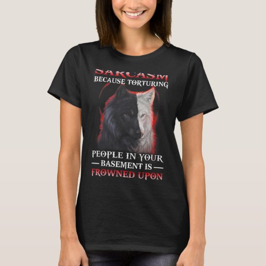 自分の基地で人を苦しめているので、オオカミの皮肉 Tシャツ (正面)