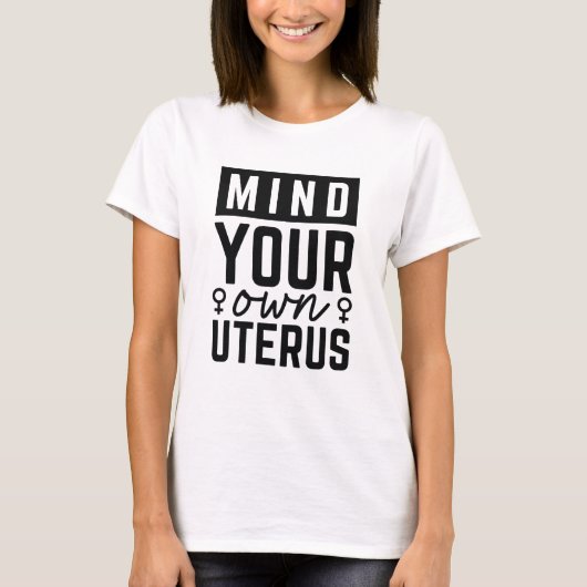 自分の子宮の世話をしろ Tシャツ (正面)