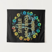 自分の子宮を気にする タペストリー (正面(横))