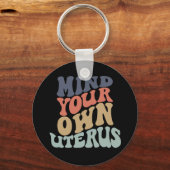 自分の子宮フェミニストを気にする キーホルダー (正面)