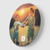 自分の家族の写真を作成するモノグラムの ラージ壁時計 (傾斜)