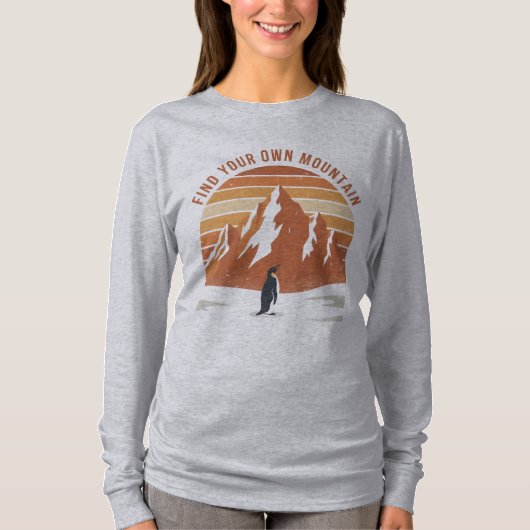 自分の山を見つけよう - 勇気あるペンギン Tシャツ (正面)