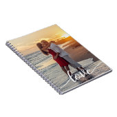 自分の愛のスクリプトを作成するロマンチックなカップルの写真 ノートブック (右側)