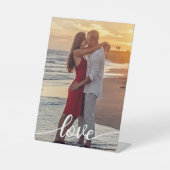 自分の愛のスクリプトを作成するロマンチックなカップルの写真 台座サイン (正面)