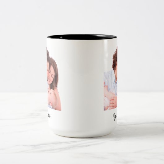 自分の文字と写真をパーソナライズされた作成する ツートーンマグカップ (中央)