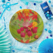 自分の美しい緑の赤い黄色の花芽をクレタ ペーパープレート (パーティー)