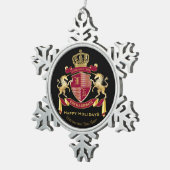 自分の腕の上着を赤い一角獣金ゴールドの紋章にする スノーフレークピューターオーナメント (右)