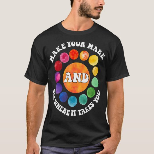 自分の足跡を作って、虹がかかっている場所を見る Tシャツ (正面)
