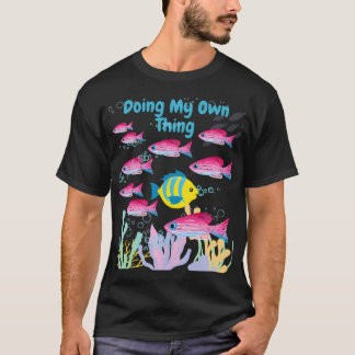 自分の道を行く、かわいい魚 Tシャツ