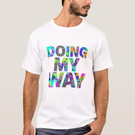 自分の道を行く カラフルパターンの名言Tシャツ Tシャツ
