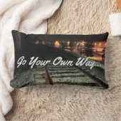 自分の道を進む – 夜間の鉄道線路 ランバークッション (ブランケット)