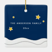 自分の雪のクリスマスツリー家族の写真を作成する セラミックオーナメント (裏面)