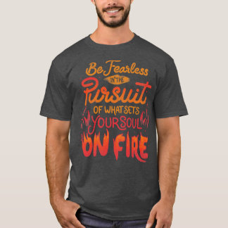自分の魂を定めるものを追求することに恐れを知らない Tシャツ